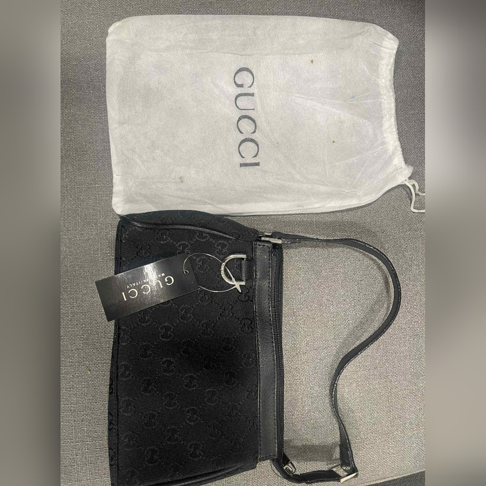 Gucci Black Leather  Shoulder Bag.
